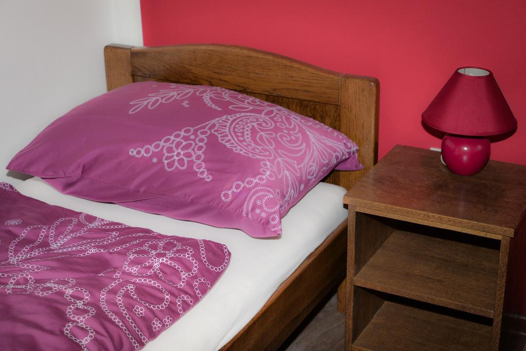 Guesthouse Pink Panther Udbina Cameră foto